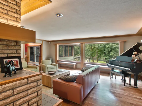 28320 E Hist Columbia River Hwy, Troutdale, OR 97060