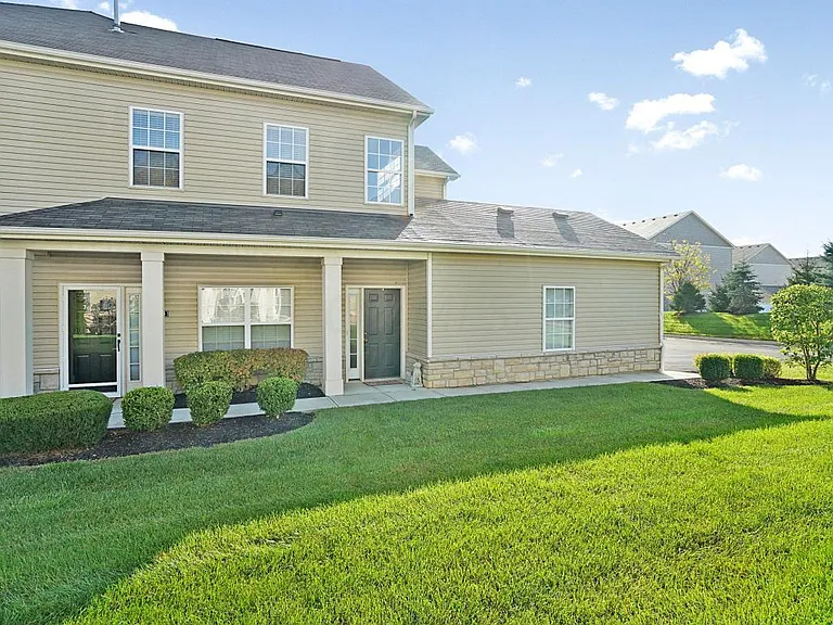 1434 Lakes Circle Dr — Photo 1