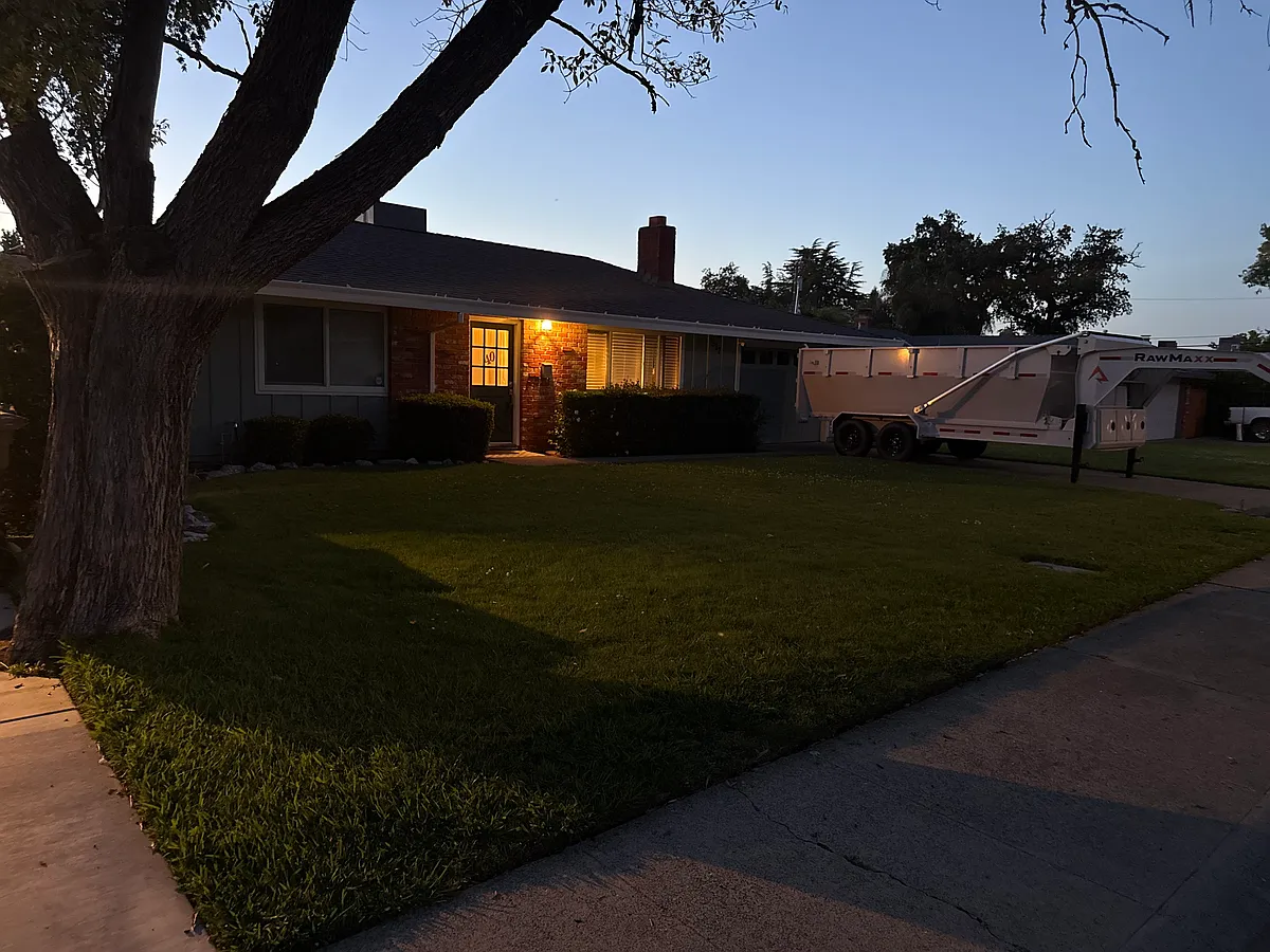 Building Photo - 1517 Oak Tree Dr