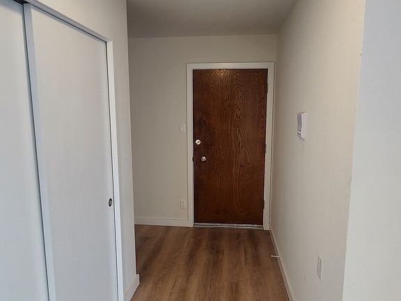 3rd image of 587 Burnett Ave #3