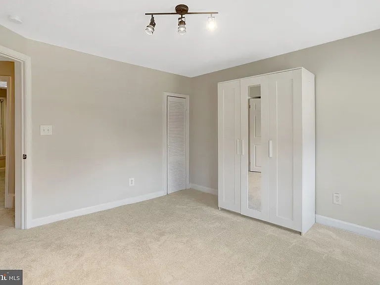 619 N Henry St — Photo 26