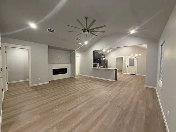 3rd image of 3128 Forest Hill Dr
