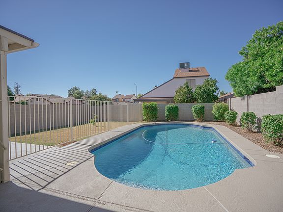 5th image of 504 N Ogden Cir