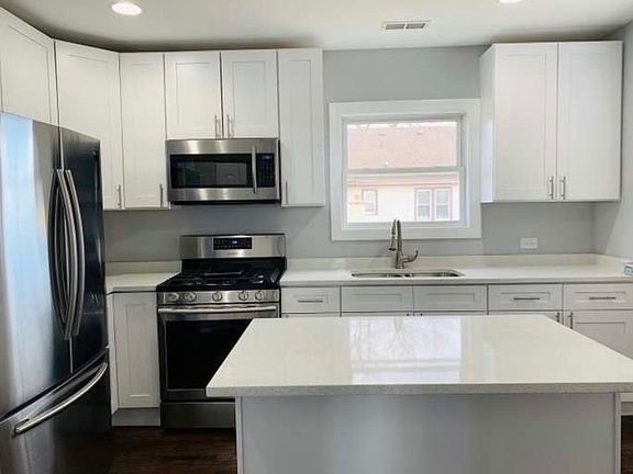 2nd image of 835 S 12th Ave #2