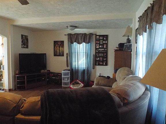 2nd image of 904 E D St