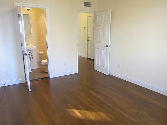 Rented by Realty 2000 Corp | media 18