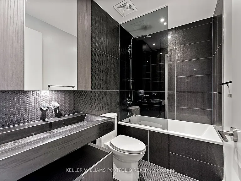 11 Yorkville Ave #2907 — Photo 21
