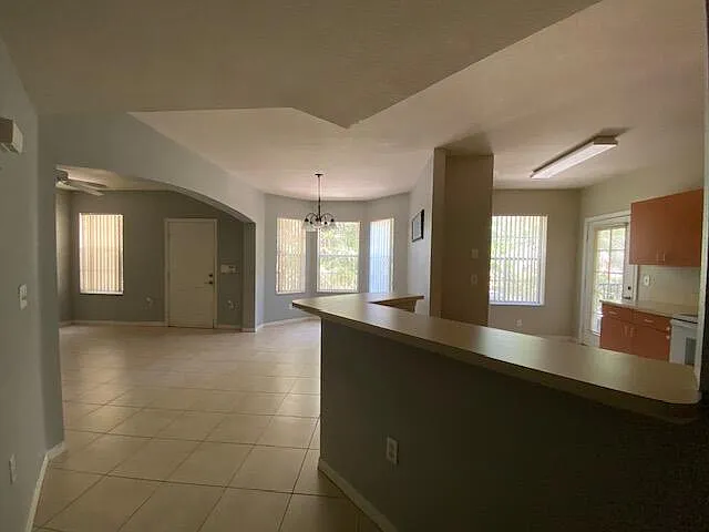3 bed, 2.0 bath, 1467 sqft, $1,800 — Photo 2
