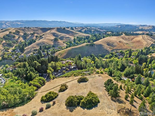 2401 Saddleback Dr, Danville, CA 94506
