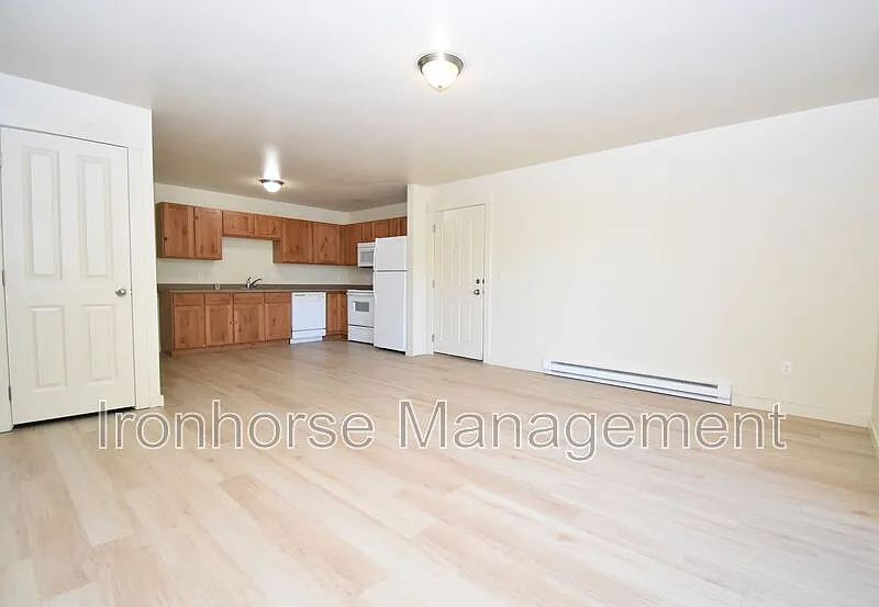 2 bed, 1.0 bath, 865 sqft, $1,650 — Photo 4