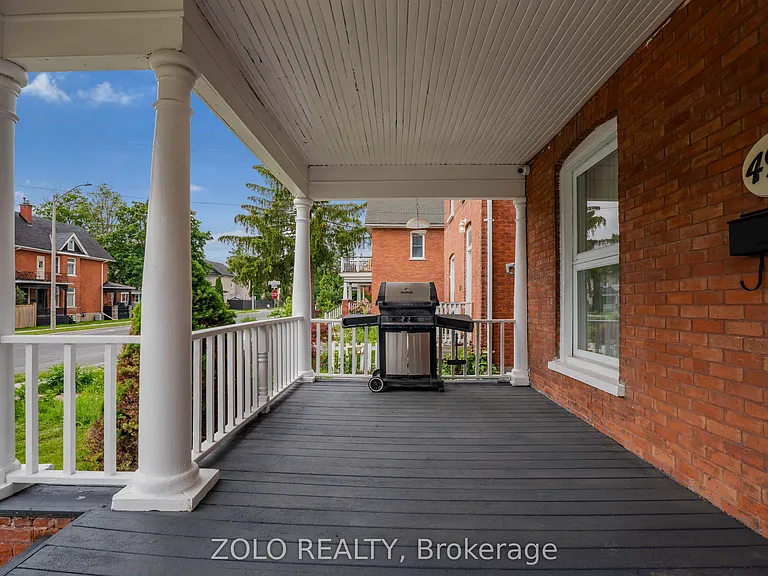 498 Charlotte St — Photo 4