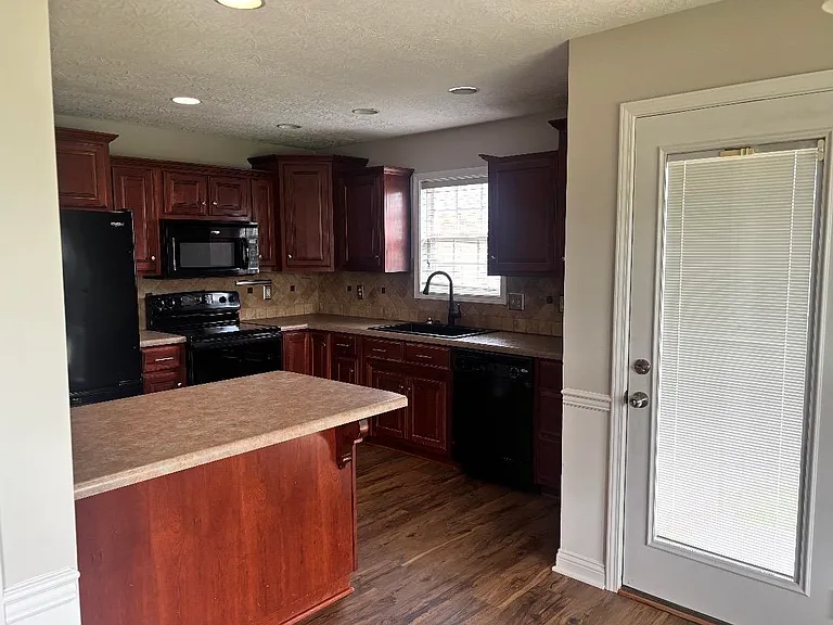3353 Fair Oaks Cir — Photo 11