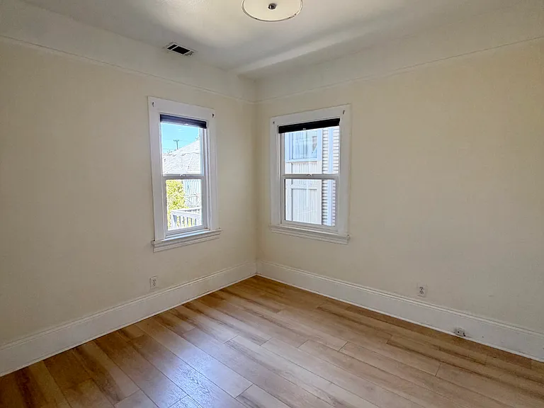 866 Athens Ave — Photo 5