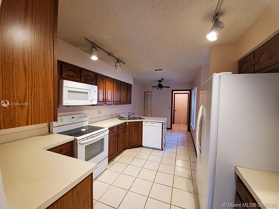 4th image of 10832 Cypress Glen Dr #10832