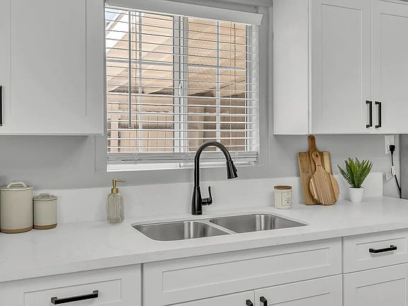 3rd image of 2283 Oakmont St #1