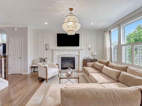 3rd image of 2239 Daybloom Ct