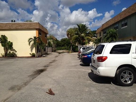 5th image of 4637 NW 9th Drive #1