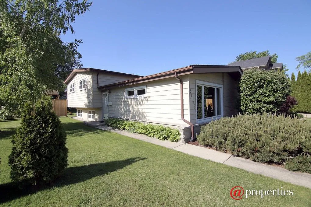 2445 Fontana Dr photo 1