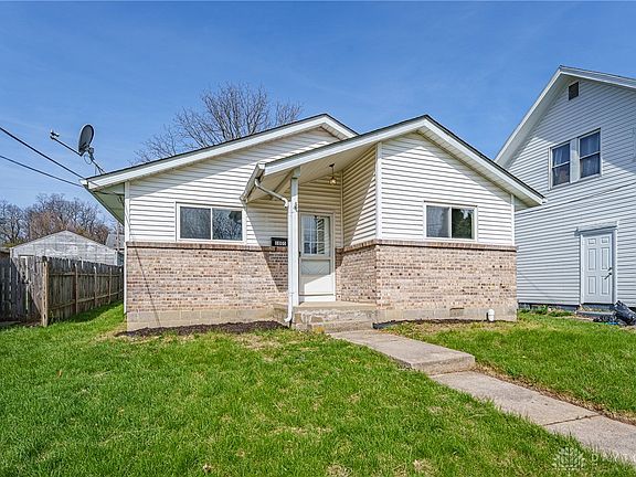 3rd image of 1005 Burt St