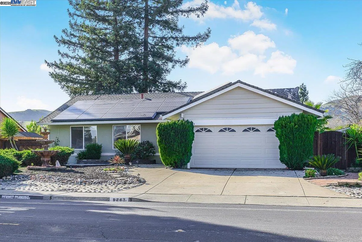 9863 Broadmoor Dr photo 1