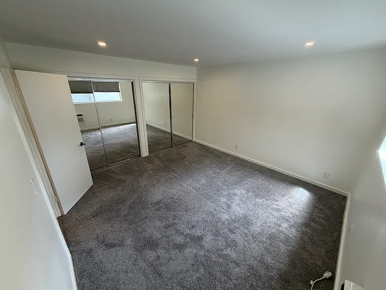 Vantage Point Apartments West — Photo 16
