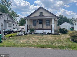 824 Locust Ave, Andalusia, PA 19020