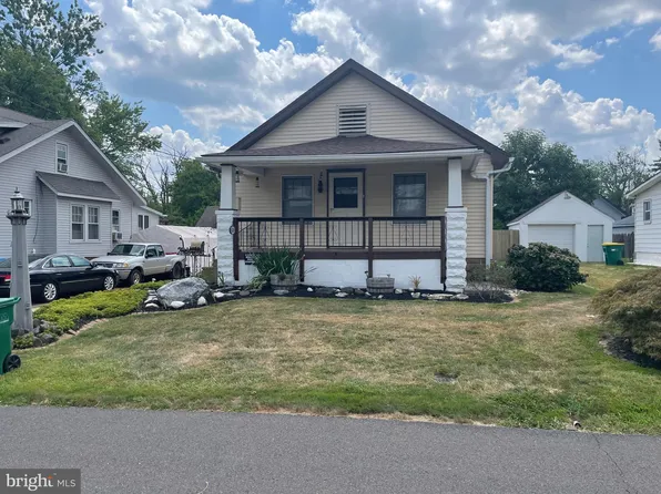 824 Locust Ave, Andalusia, PA 19020