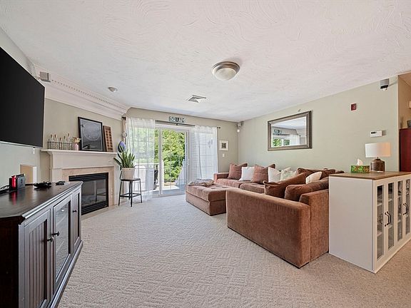 2nd image of 222 Tamarack Ln #222