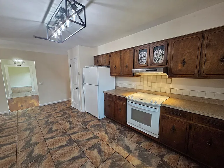411 Shade St — Photo 8