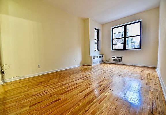 2nd image of 225 E 10th St APT 3D