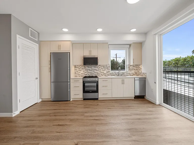 Vantage Mar Vista — Photo 36