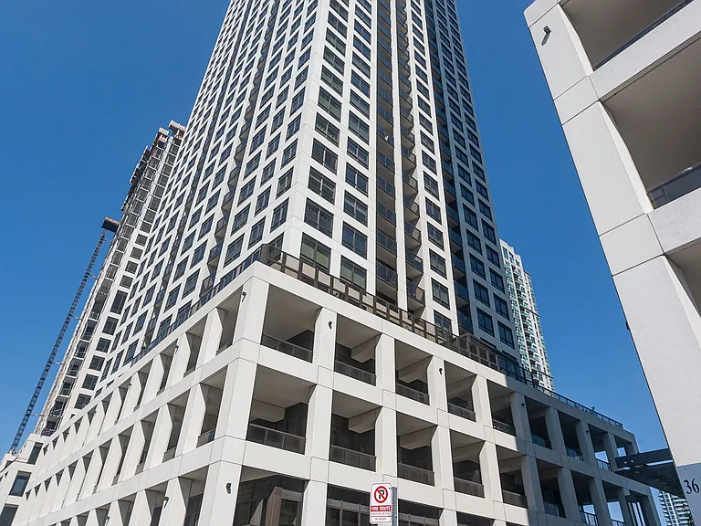 30 Elm Dr W #502 — Photo 3