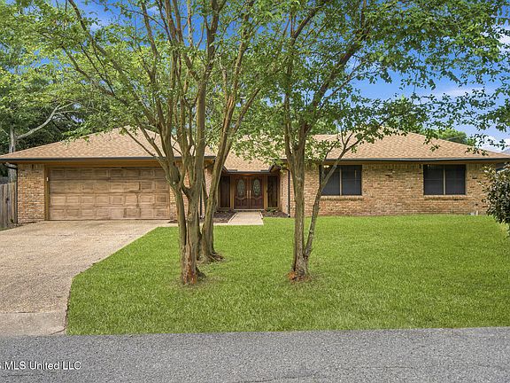 4th image of 326 Fairview Dr