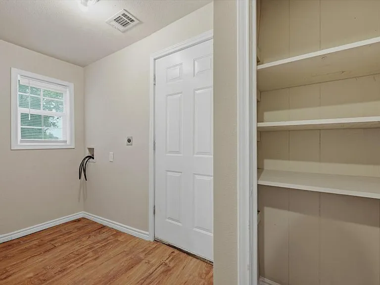 2112 W Bond St — Photo 12