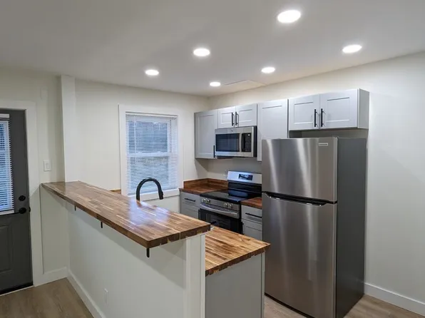 158 West Hill Rd, 158 W Hill Rd, Gardiner, ME 04345