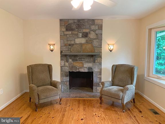 3rd image of 70 Little River Ln