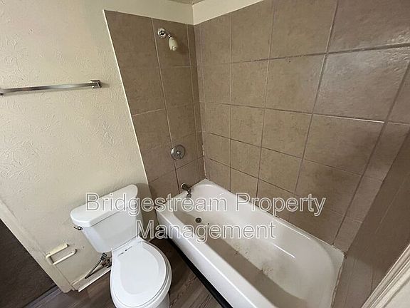 5th image of 1317 Salem Ave APT 2