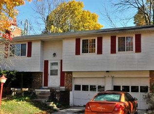 6620 Ranch Hill Dr, Dayton, OH 45415