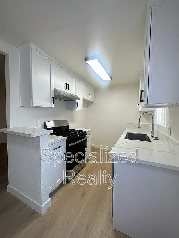 14718 Sylvan St. — Photo 2