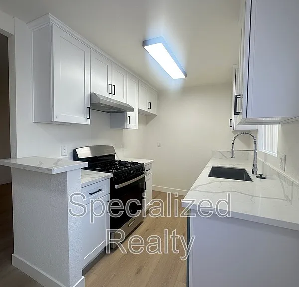 14718 Sylvan St. — Photo 2