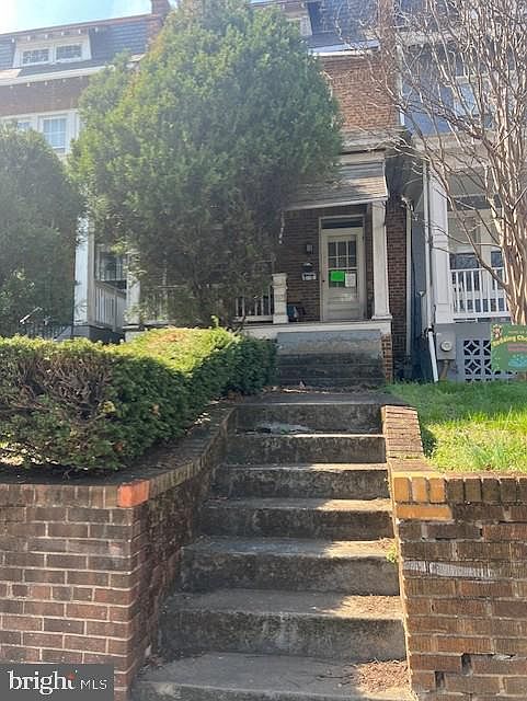 1st image of 226 17th St NE