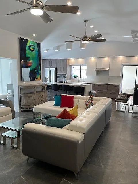 3 bed, 2.0 bath, 1551 sqft, $3,600 — Photo 3