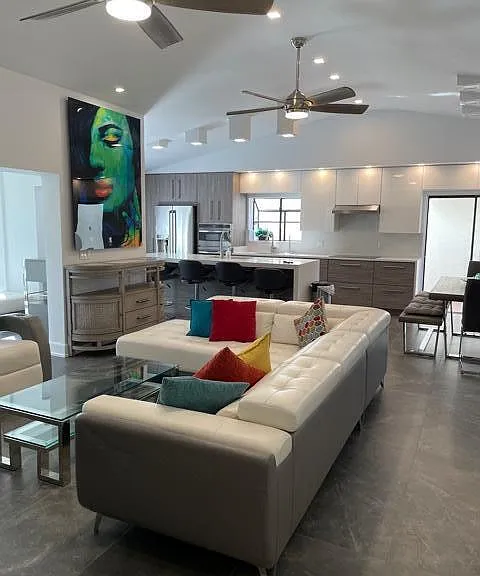 10 Columbia Ct — Photo 3