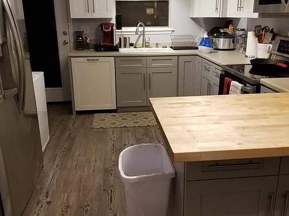 2nd image of 121 Nance St APT B
