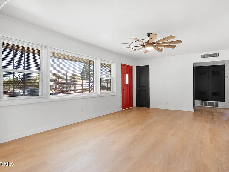204 Balboa Rd — Photo 3