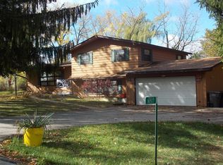 N1517 Bluebird Dr, Lake Geneva, WI 53147