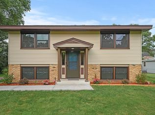 41 99th Ln NW, Coon Rapids, MN 55448