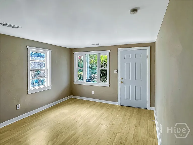 1204 Murphy Ave — Photo 3