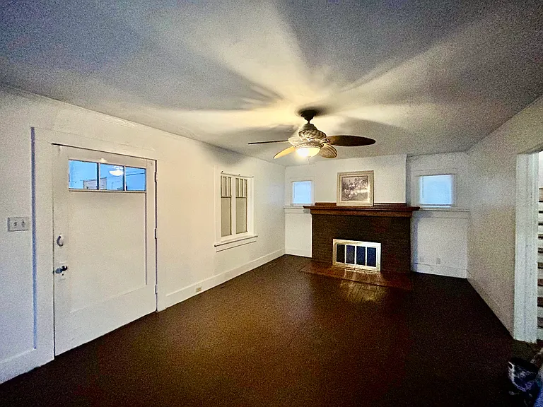 401 W Elliott Ave — Photo 9
