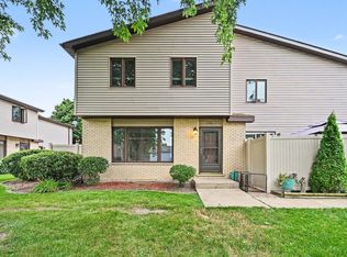 246 E Woodlawn Rd, New Lenox, IL 60451